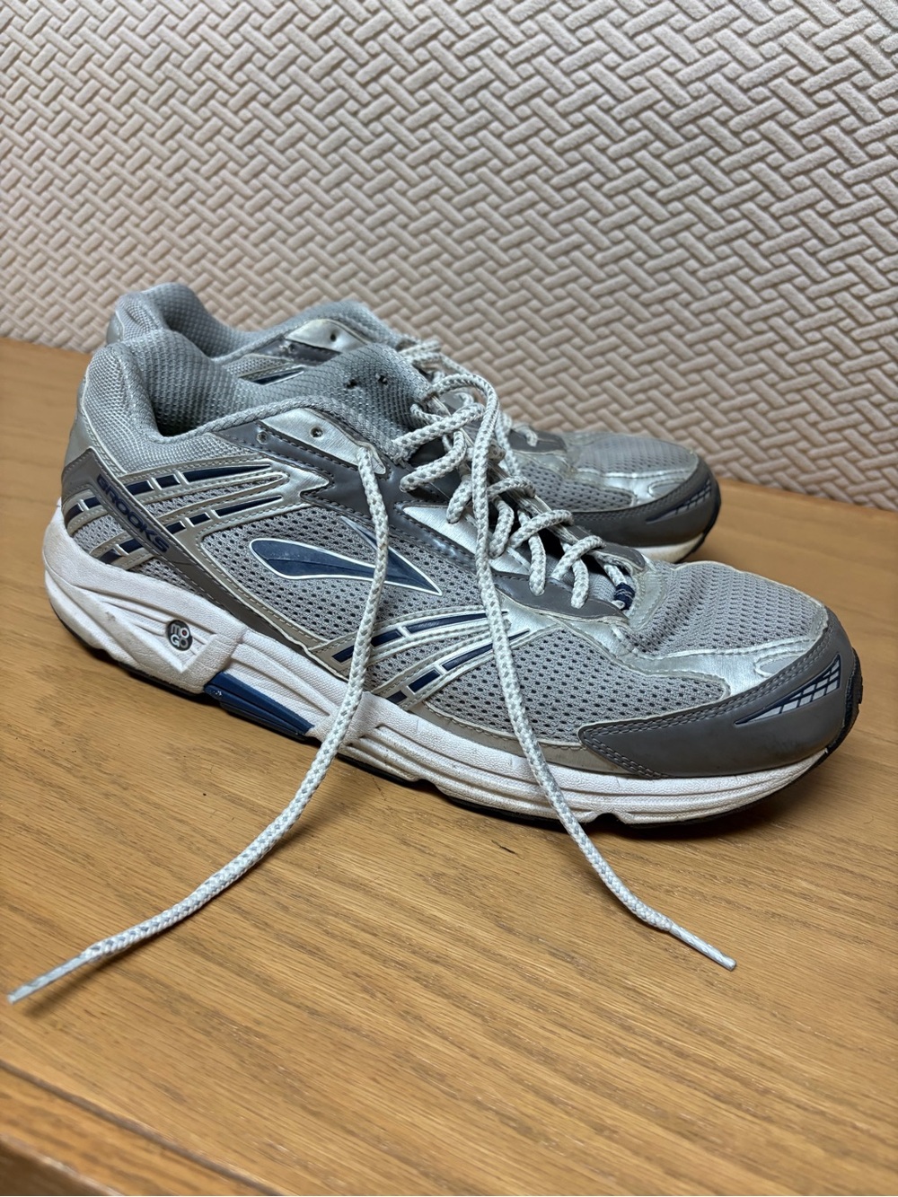 Brooks Silver and Blue Men's Running Shoes - Picture 2 of 5